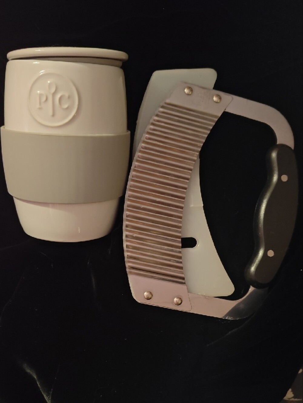 Pampered Chef Set: Ceramic Egg Cooker And Crinkle Cutter With Blade Guard